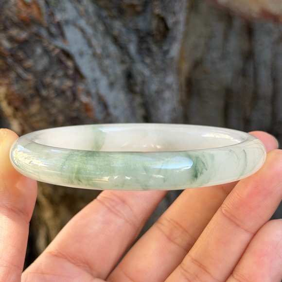 62mm inner diameter skinny Tianshan jade bangle 0634 - Picture 2 of 11